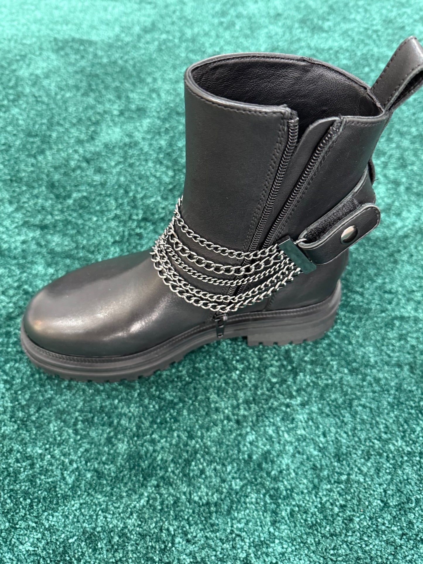BOTAS COM CORRENTES APEPAZZA